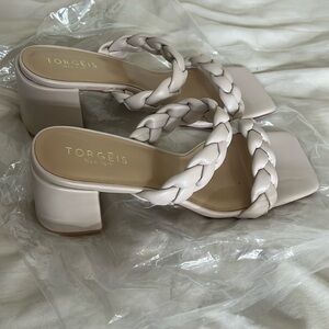 BRAND NEW Torgeis Heels